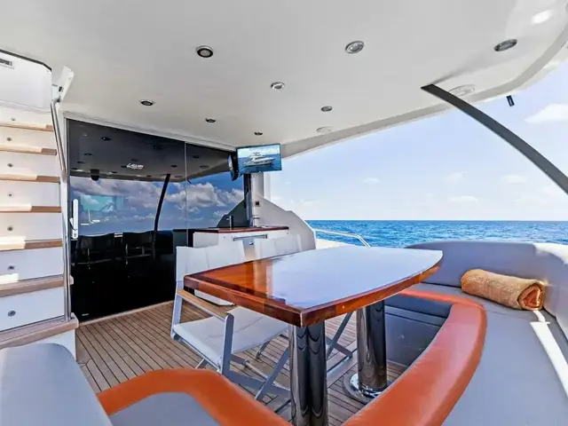 Lazzara Yachts 64