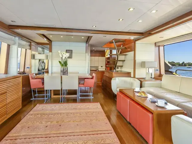 Benetti Legend 85