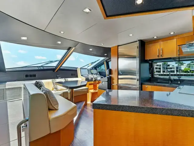 Lazzara Yachts 64