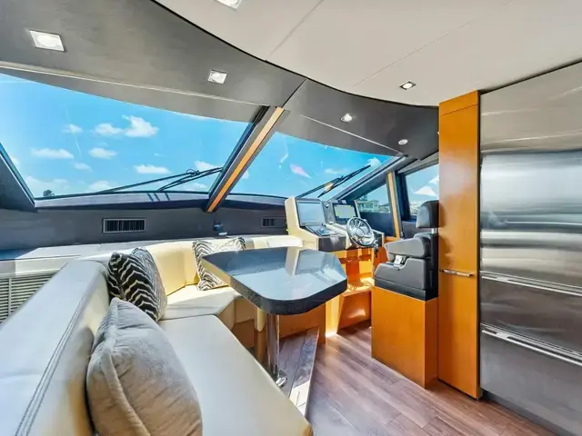 Lazzara Yachts 64