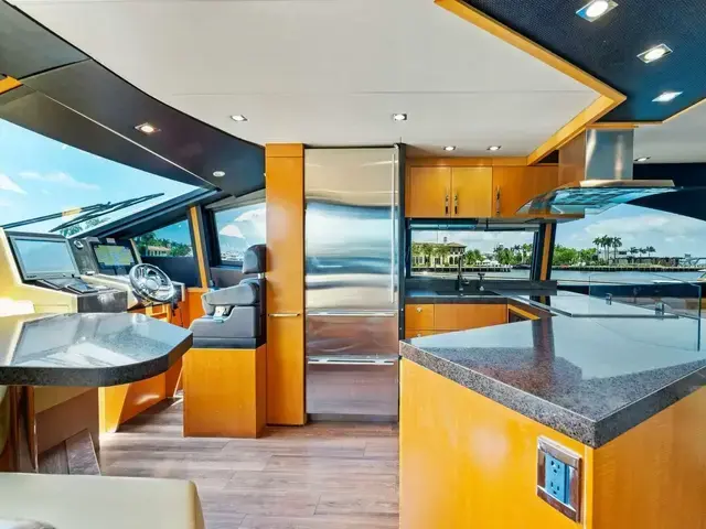 Lazzara Yachts 64