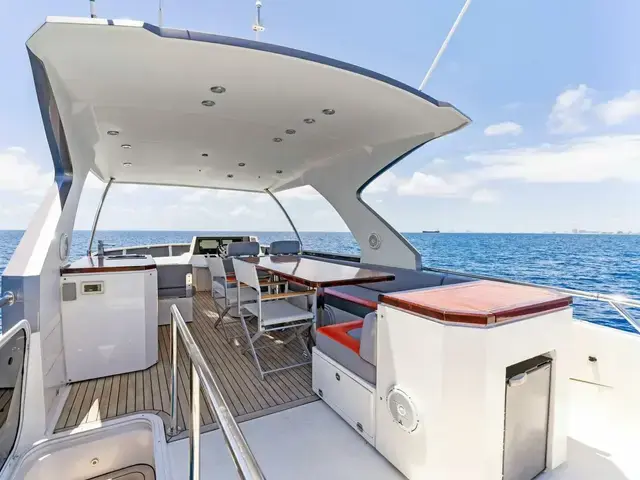 Lazzara Yachts 64