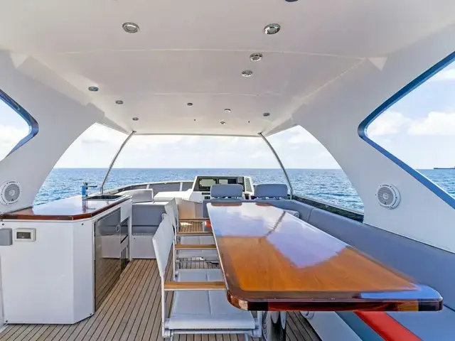 Lazzara Yachts 64