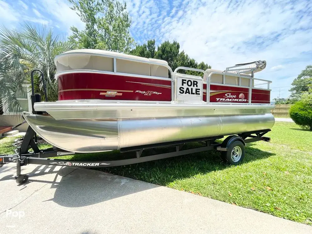 2023 Sun Tracker party barge 18 dlx