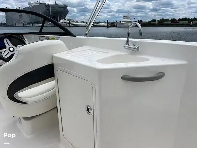 Bayliner Dx2200