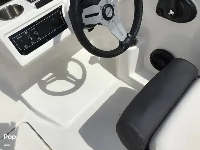 Bayliner Dx2200