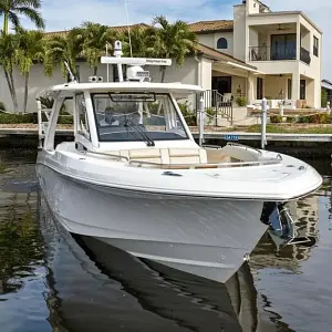 2021 Boston Whaler 350 Realm