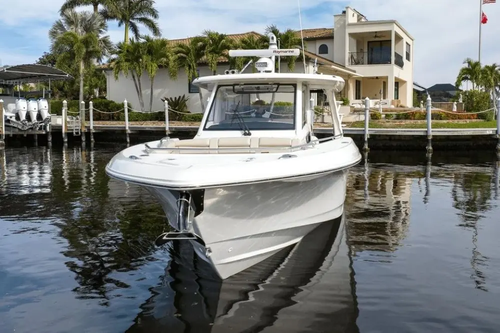 2021 Boston Whaler 350 realm