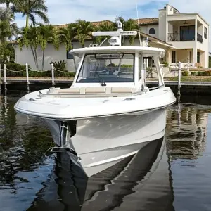 2021 Boston Whaler 350 Realm