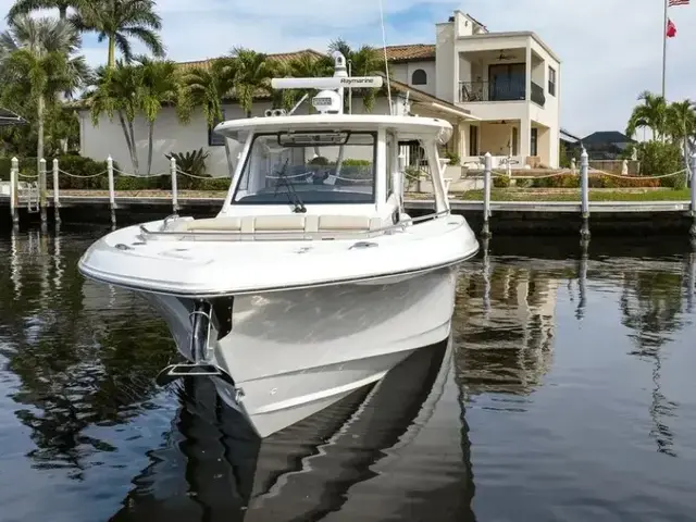 Boston Whaler 350 Realm