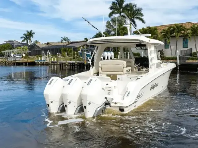 Boston Whaler 350 Realm