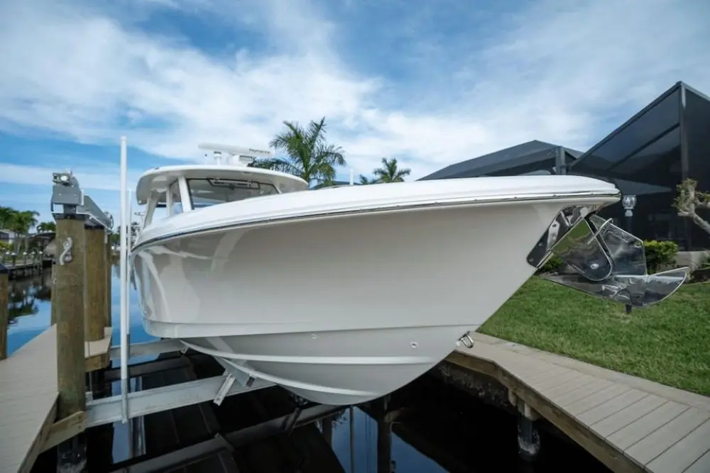 2021 Boston Whaler 350 realm