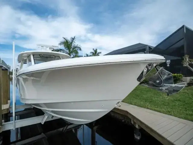 Boston Whaler 350 Realm