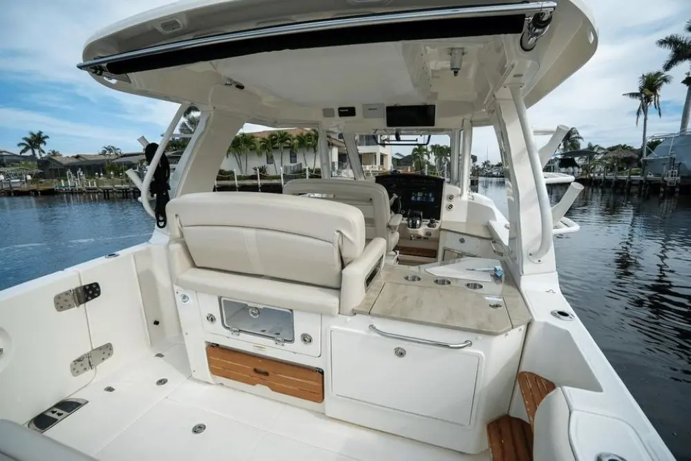 2021 Boston Whaler 350 realm