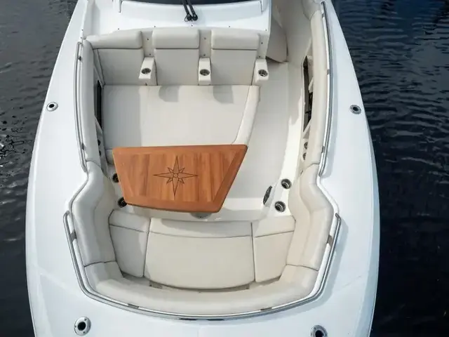 Boston Whaler 350 Realm