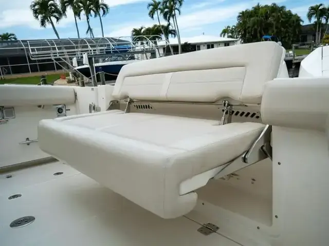 Boston Whaler 350 Realm