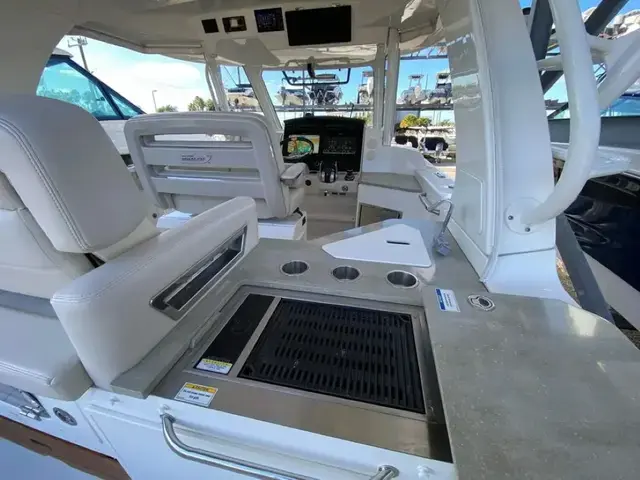 Boston Whaler 350 Realm