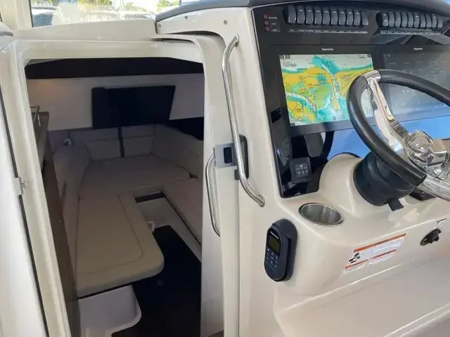 Boston Whaler 350 Realm