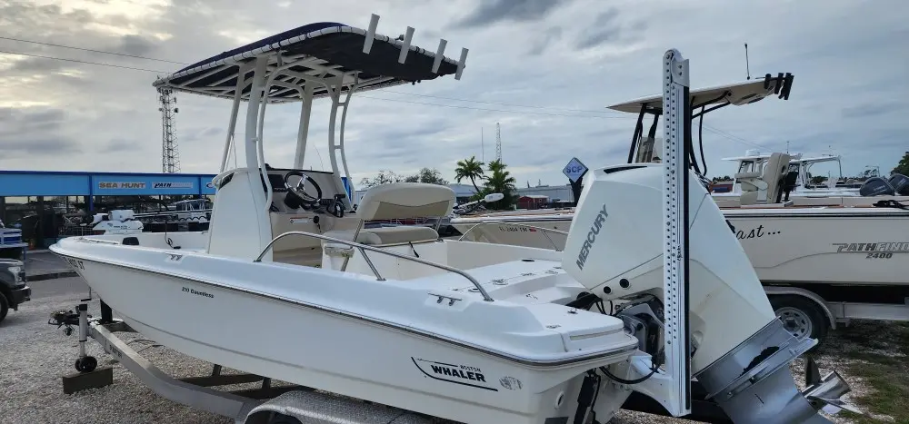 2020 Boston Whaler 210 dauntless