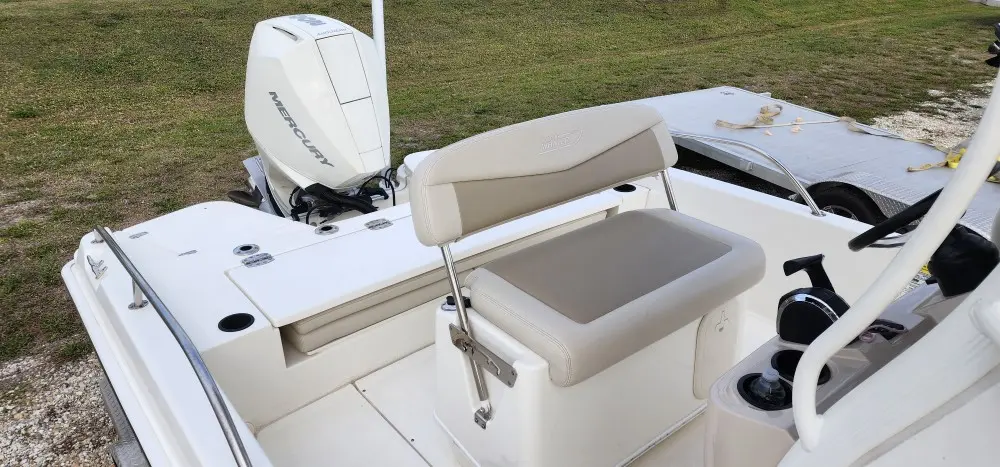 2020 Boston Whaler 210 dauntless