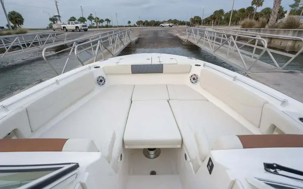 2024 Cobia Boats 330 dc