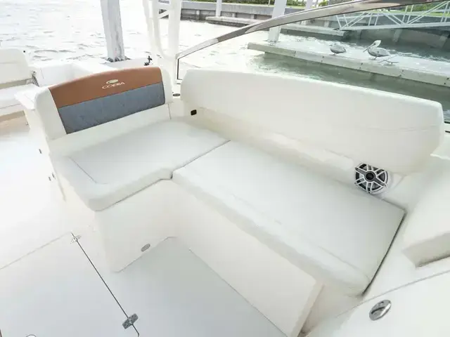 Cobia Boats 330 Dc