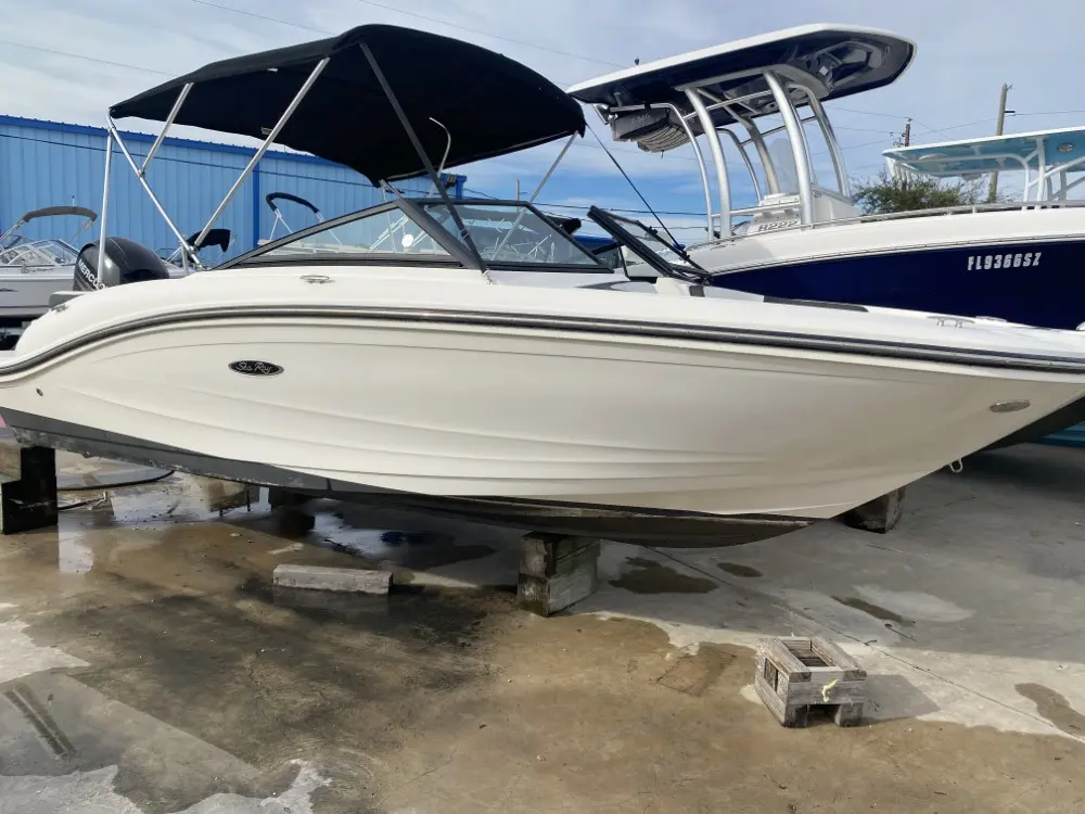 2017 Sea Ray 19 spx