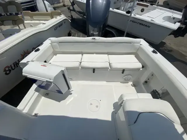 Sea Hunt 235 Escape