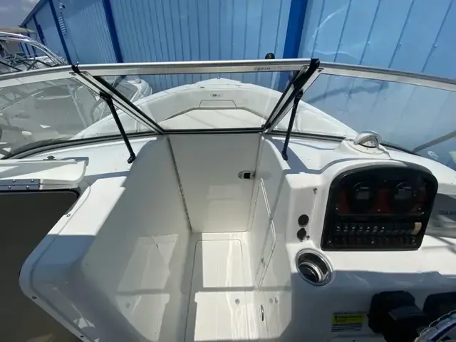 Sea Hunt 235 Escape