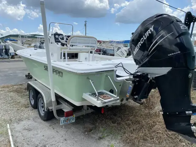 Sea Pro 228 Bay