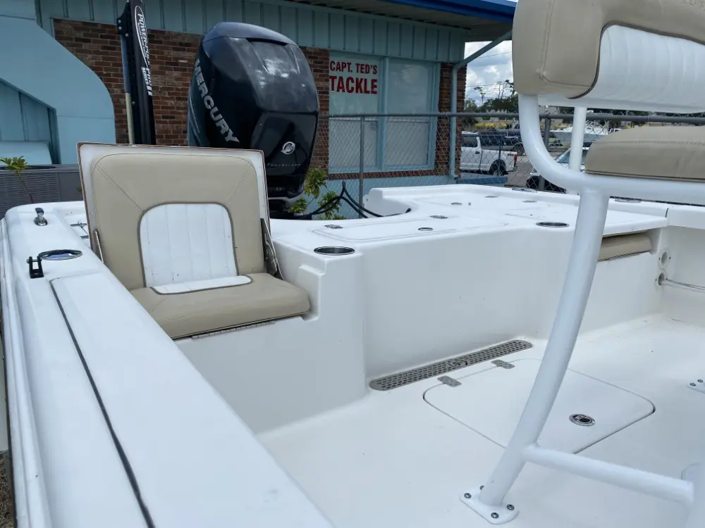 2017 Sea Pro 228 bay