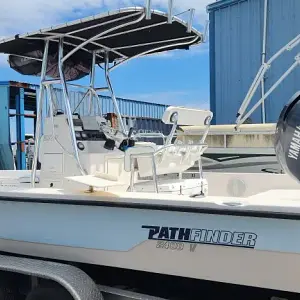 2003 Pathfinder Boats 2400 V