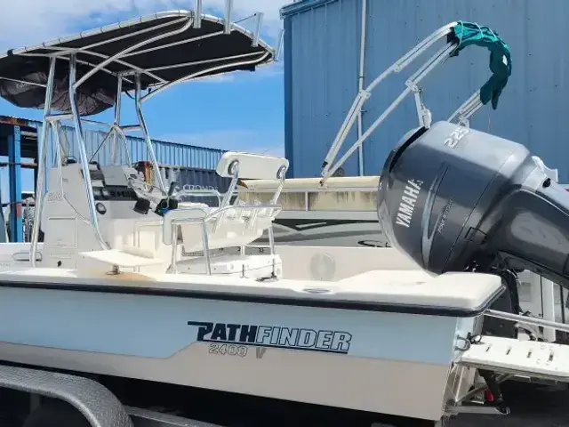 Pathfinder Boats 2400 V