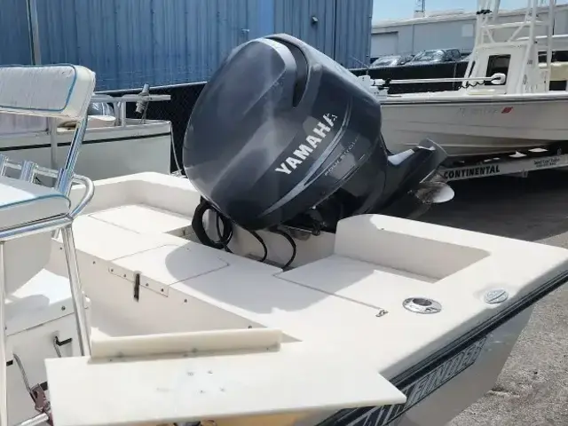 Pathfinder Boats 2400 V