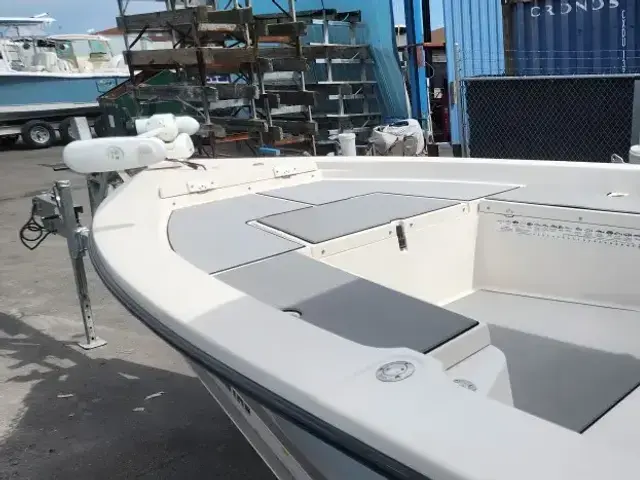 Pathfinder Boats 2400 V