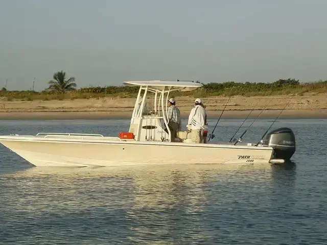 Pathfinder Boats 2600 TRS