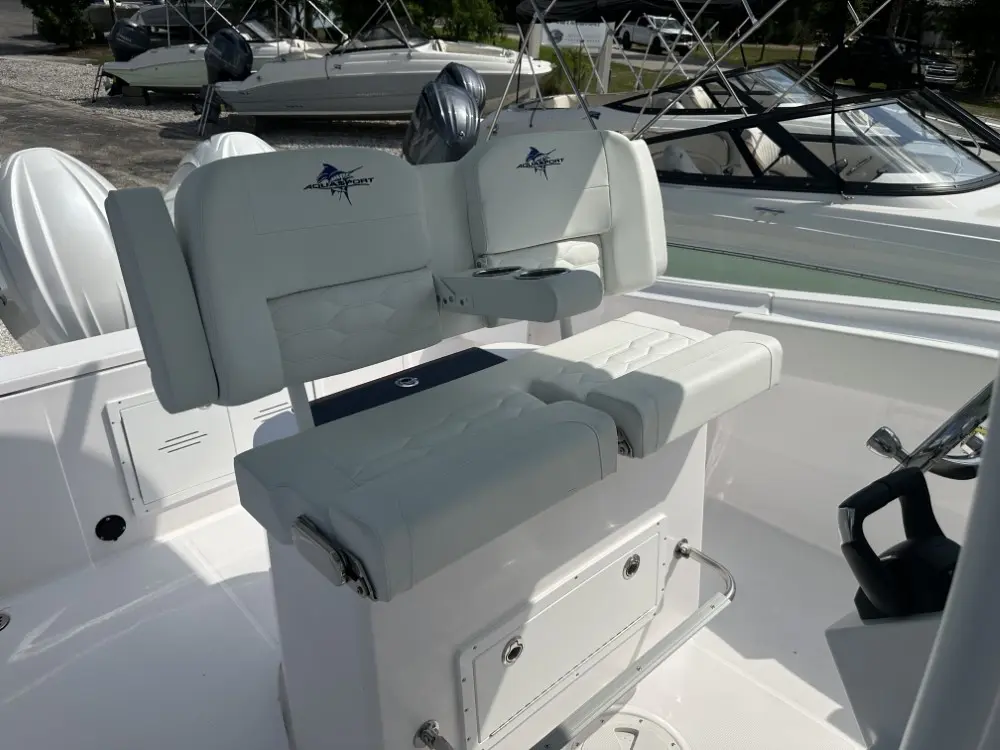 2024 Aquasport 2500 center console