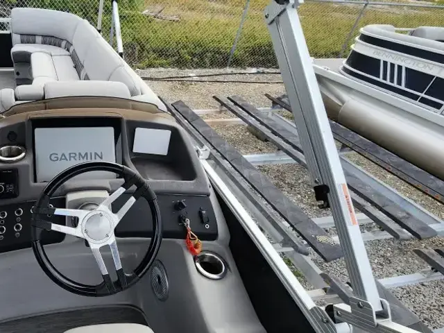 Bennington Marine 25Rcw