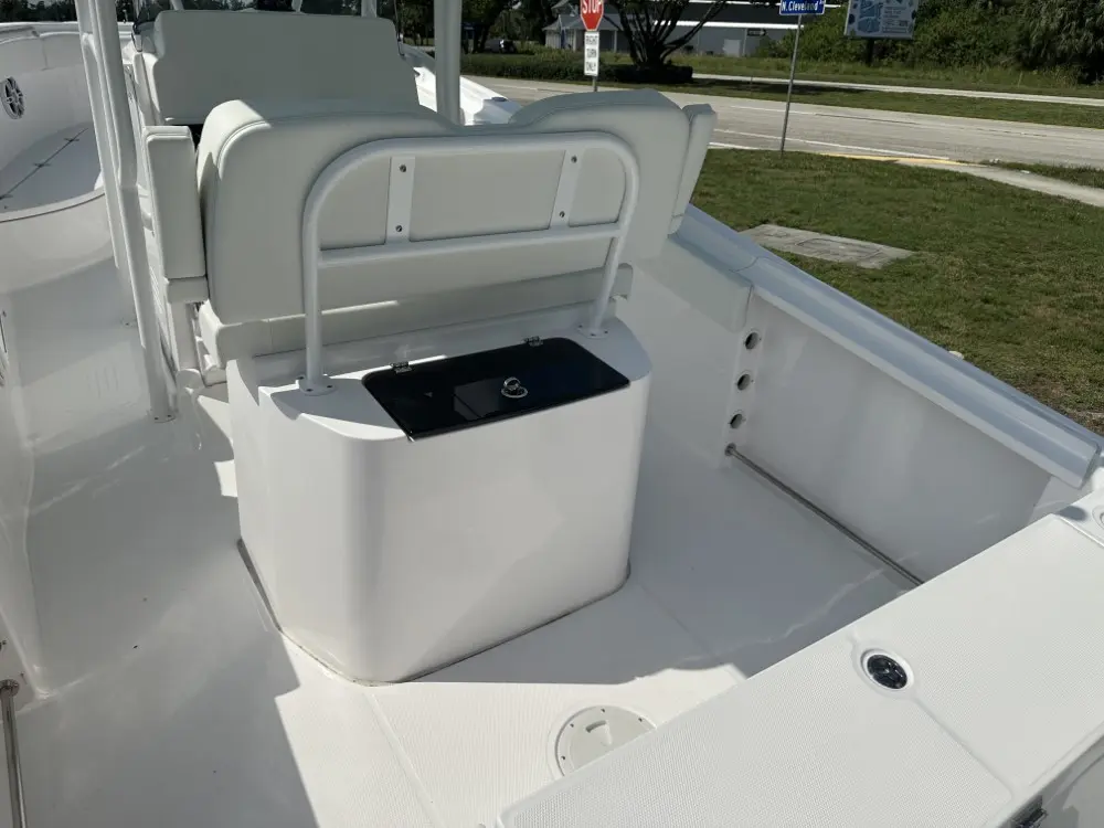 2024 Aquasport 2500 center console