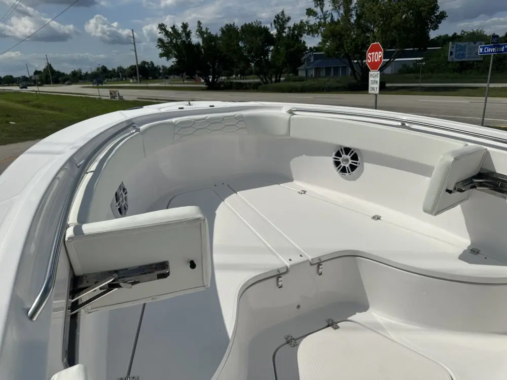 2024 Aquasport 2500 center console