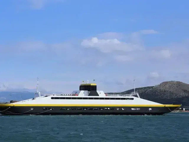 DOUBLE-ENDED Ferry 107m.