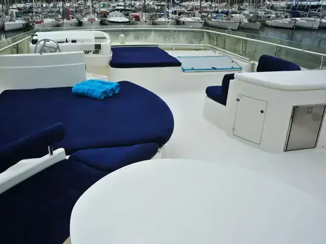 Ferretti Yachts 76