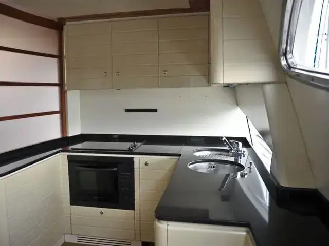 Ferretti Yachts 76