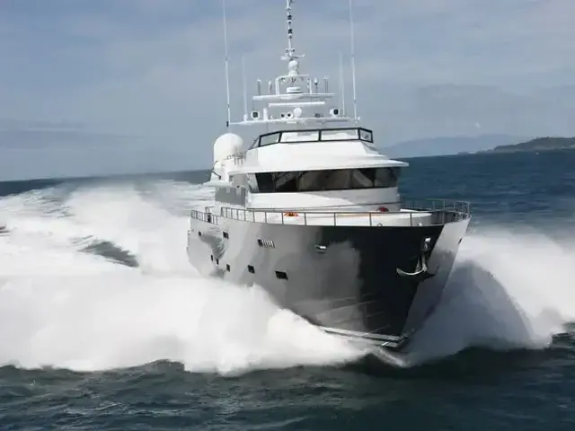 McMullen & Wing Ltd, New Zealand High Speed Carbon Fiber Motor yacht 123.3ft.