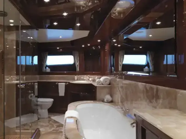 Benetti 115