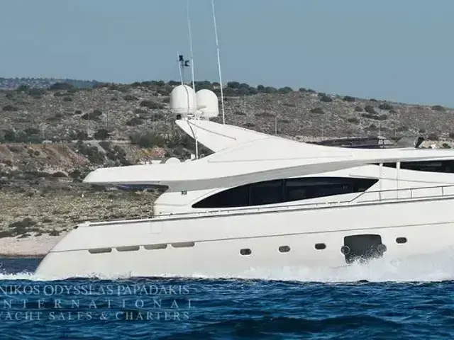 Ferretti Yachts 881