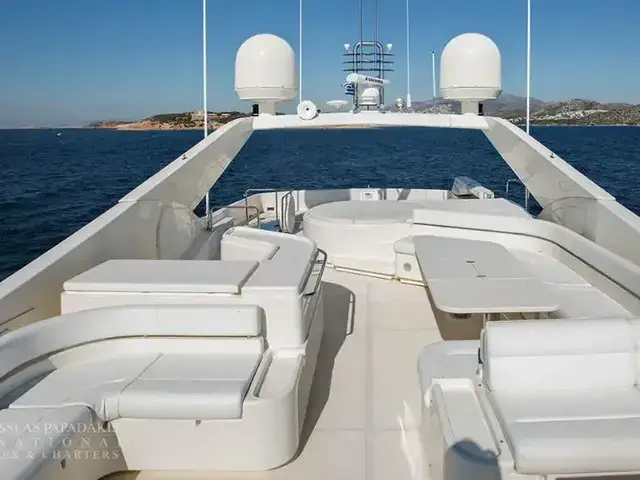 Ferretti Yachts 881