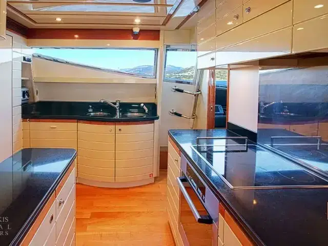 Ferretti Yachts 881