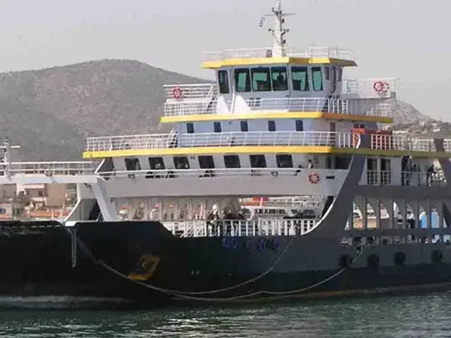 DOUBLE-ENDED Day Ferry - 200 cars