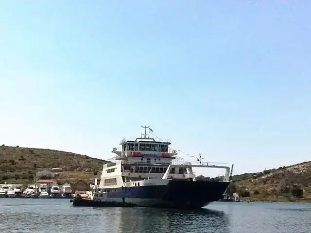 DOUBLE-ENDED Ferry